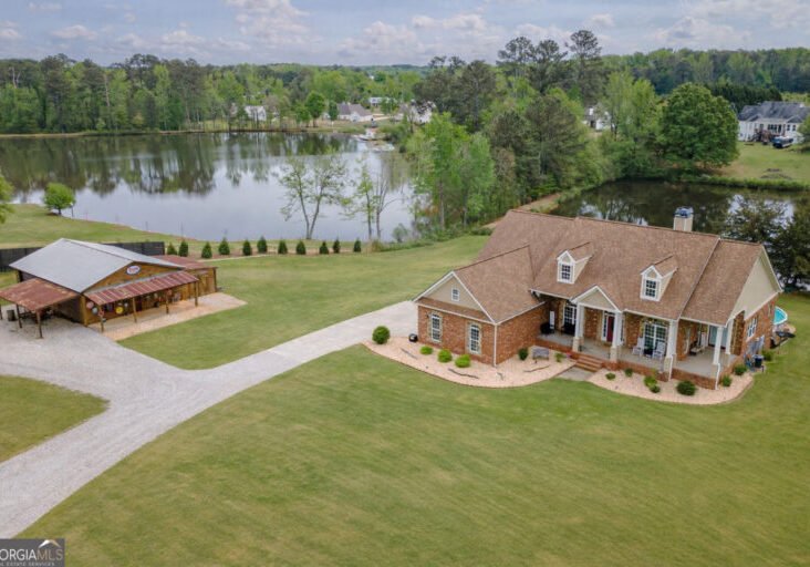 HD_1775675717307_Quiet_pondside_home_in_daylight